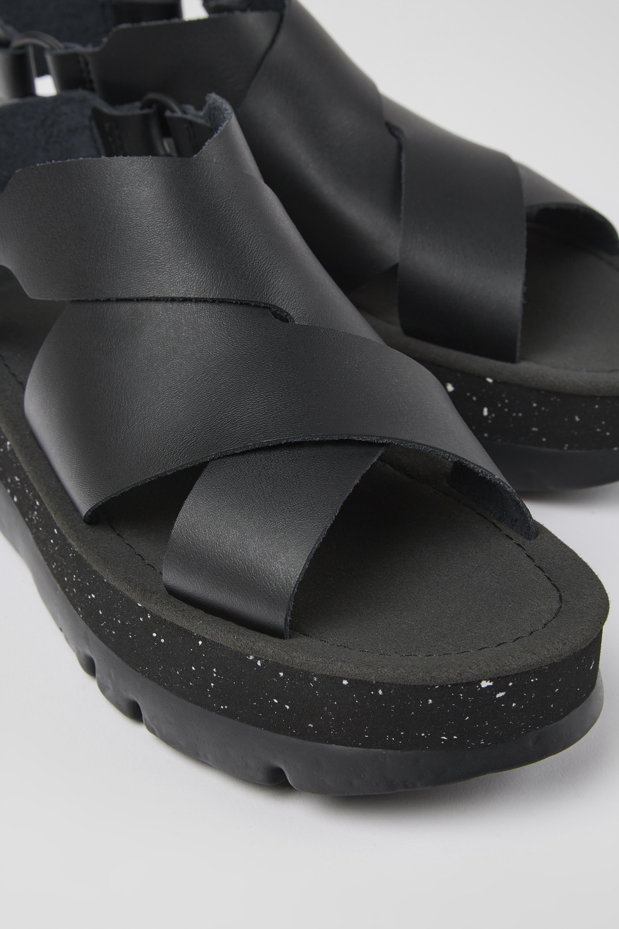 Oruga Up - Black leather sandals for women