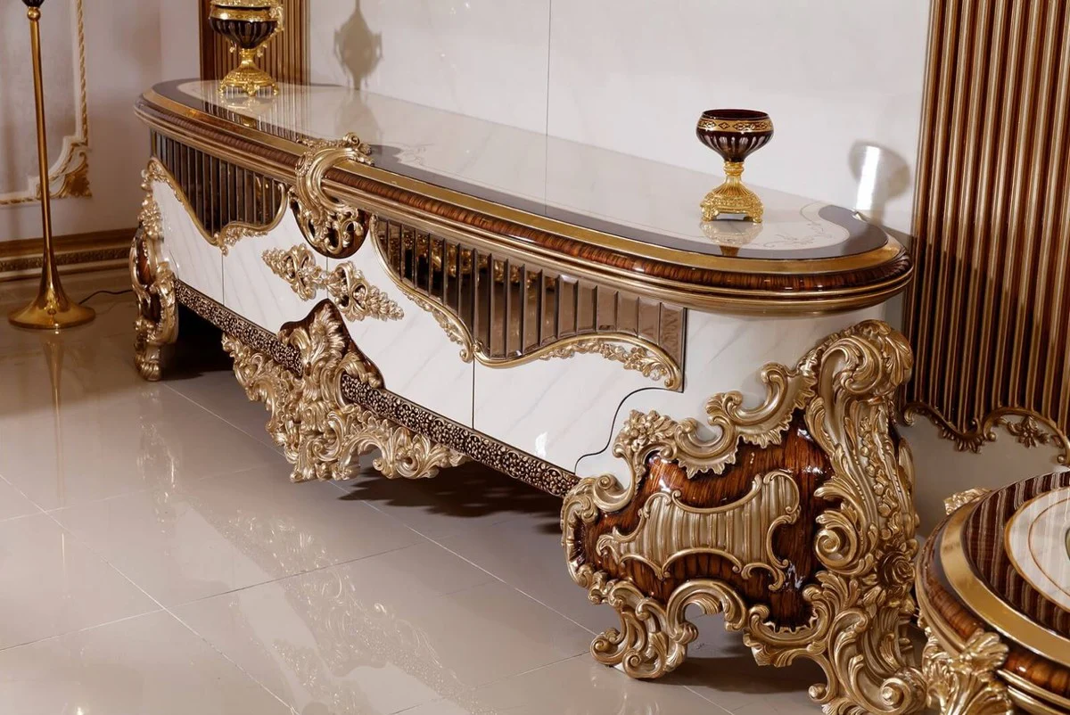Casa Padrino armario de TV barroco de lujo blanco / marrón / oro - Magnífico aparador de salón con pared trasera - Muebles de salón barrocos - Muebles de lujo en estilo barroco - Noble y Magnífico