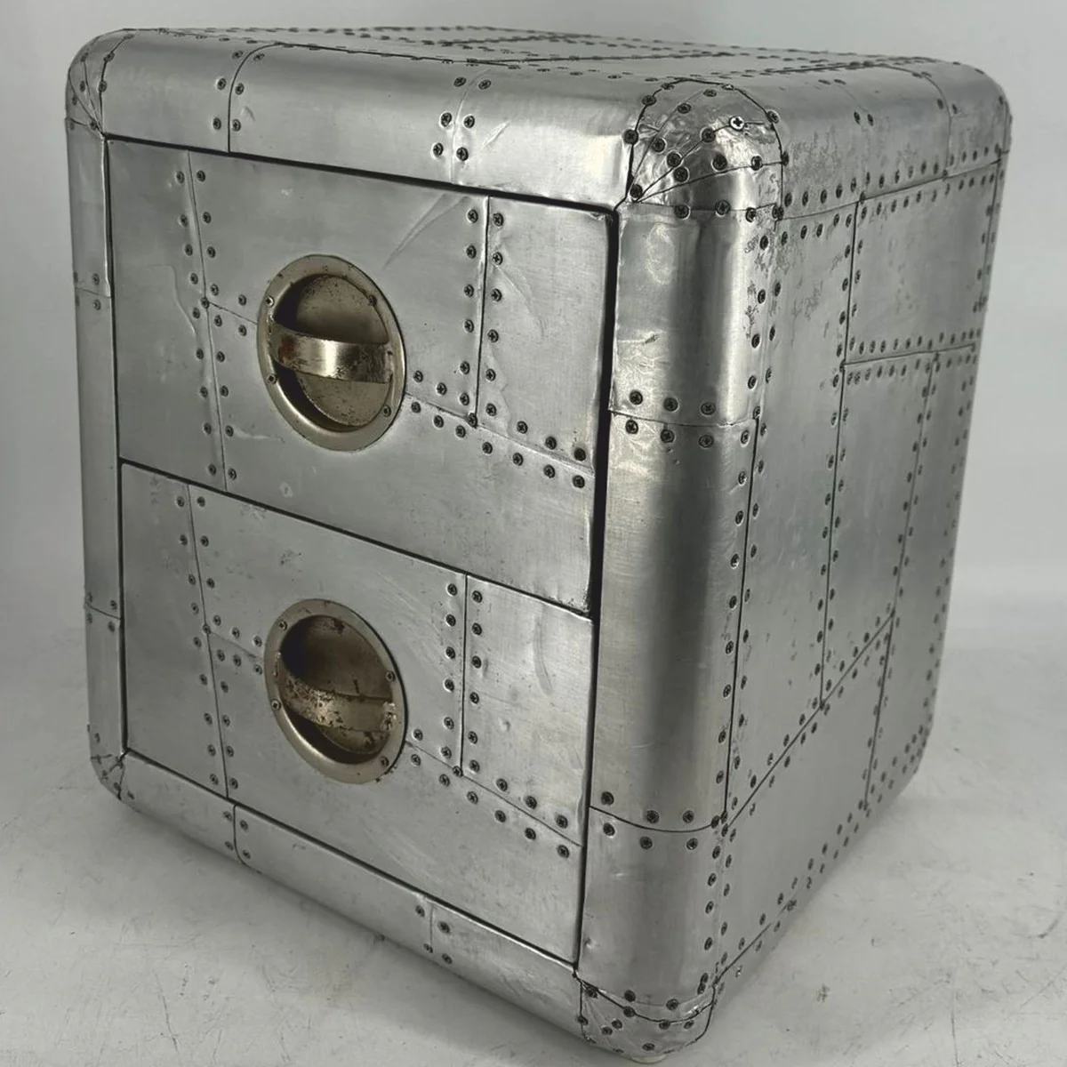 Casa Padrino mesita de noche de aviador de aluminio con 2 cajones plata A. 50 cm