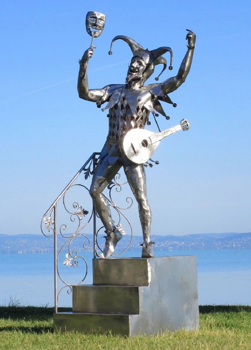 Casa Padrino escultura de buf¨®n en las escaleras decorativa de lujo plata 110 x 112 x A. 277 cm - Figura de buf¨®n decorativa de jard¨ªn - Escultura de acero inoxidable - Esculturas de jard¨ªn