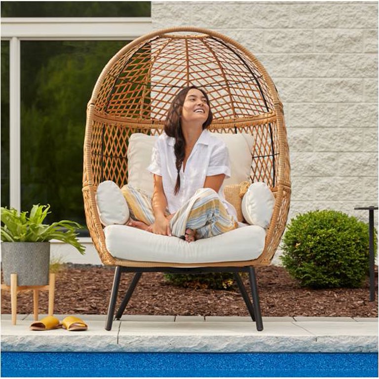 Outdoor Egg Chair adds stylish and comfortable seating