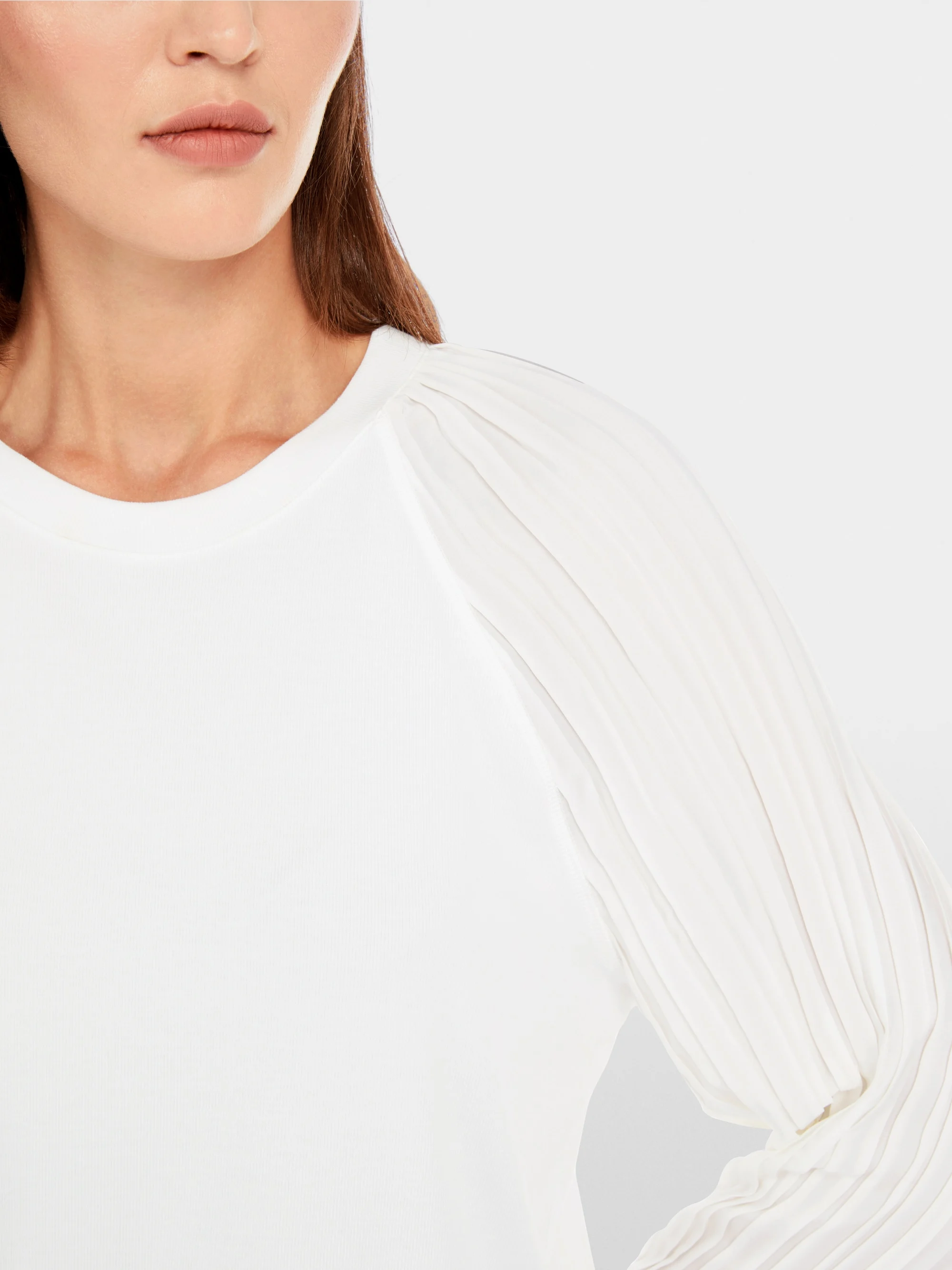 Marc-Cain Plain blouse with pleated sleeves