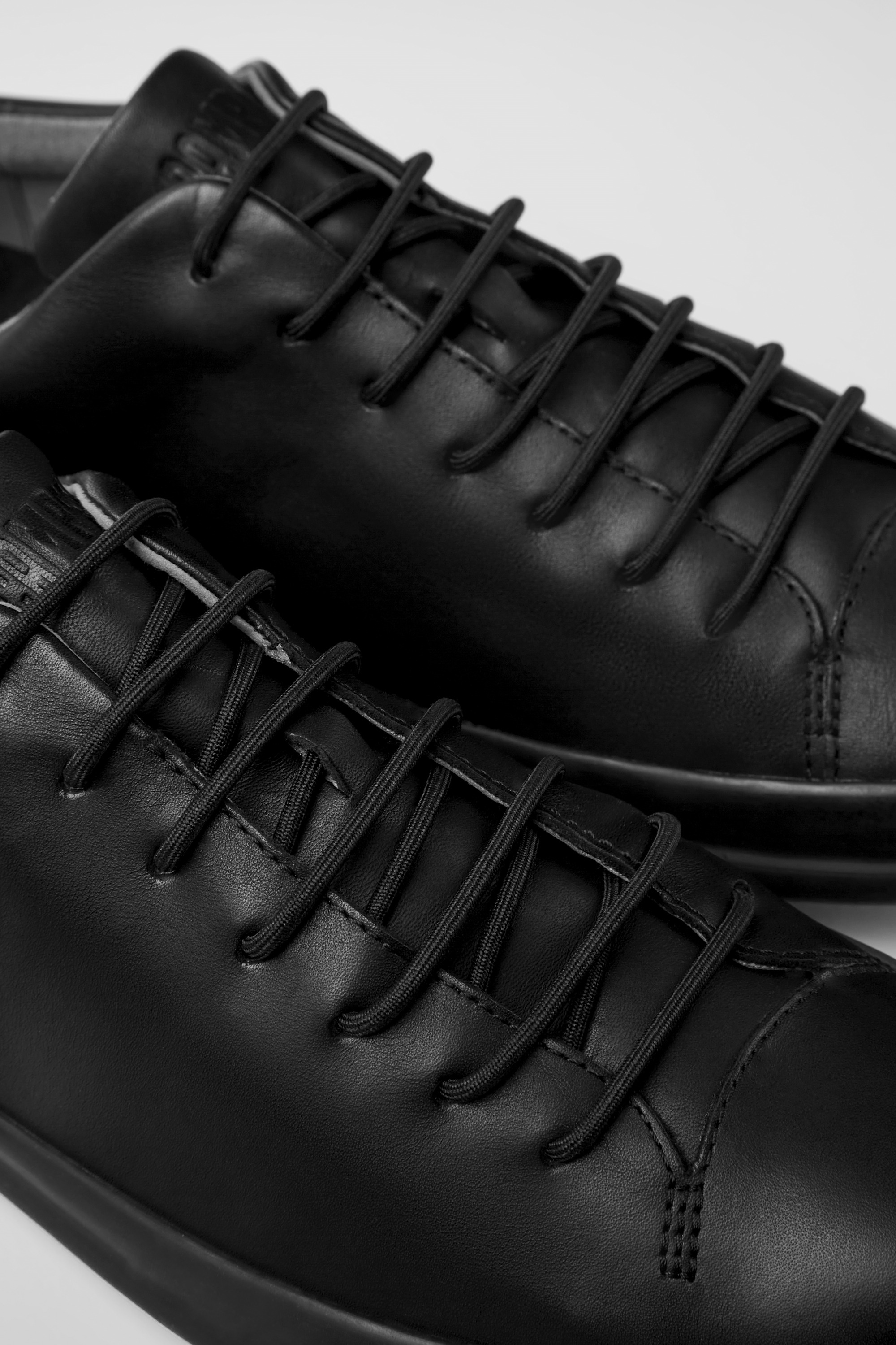 Chasis - Black leather shoe for men
