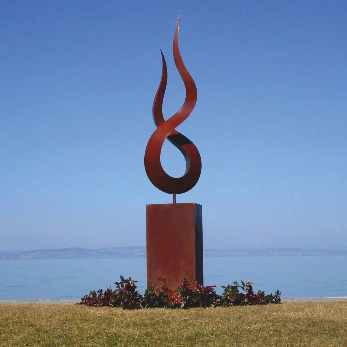 Casa Padrino escultura decorativa de jard¨ªn de acero de lujo llama sobre columna ¨®xido A. 301 cm