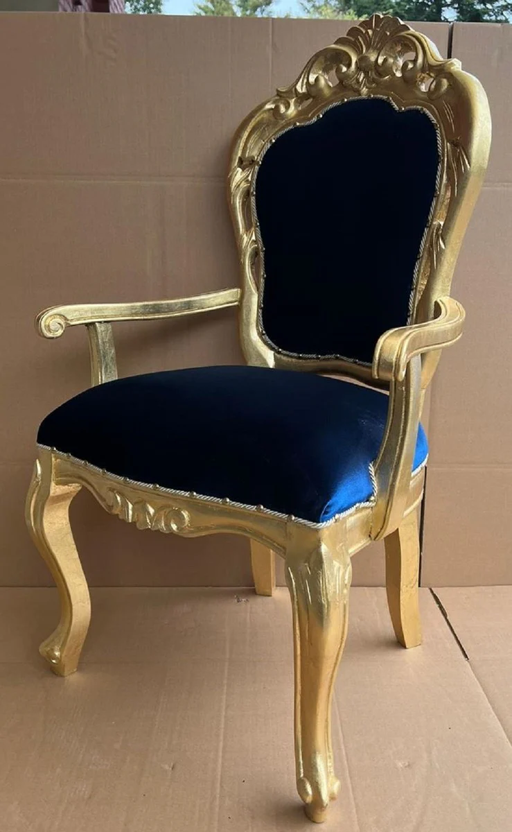 Casa Padrino silla de comedor barroco de lujo azul real / oro - Silla de estilo barroco hecha a mano con reposabrazos y elegante tejido de terciopelo - Muebles de comedor de estilo barroco