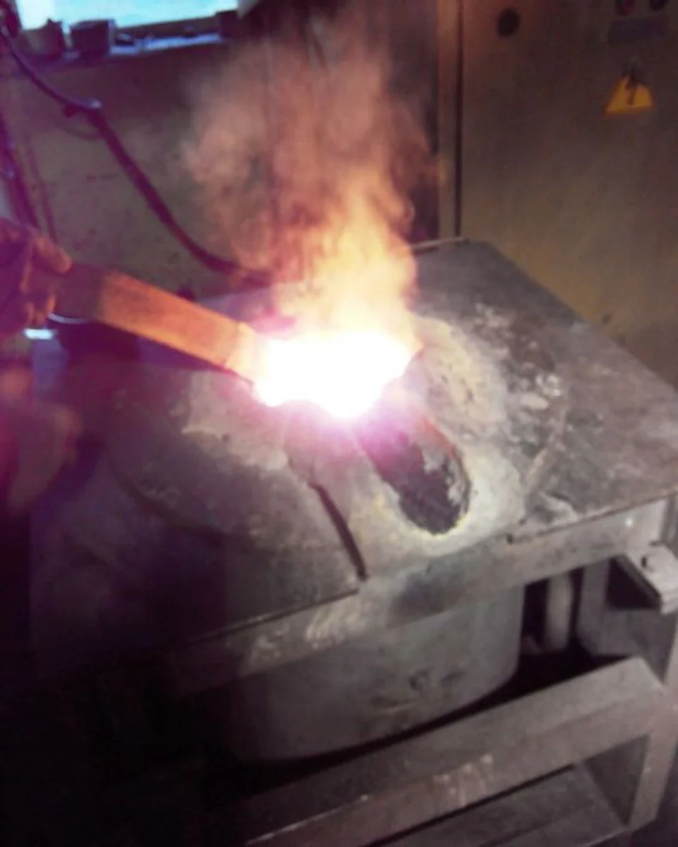 Casa Padrino mesa nostálgica de jardín de hierro forjado con tapa de mármol - 175 cm x 65 cm x H75 cm - muebles de jardín de lujo