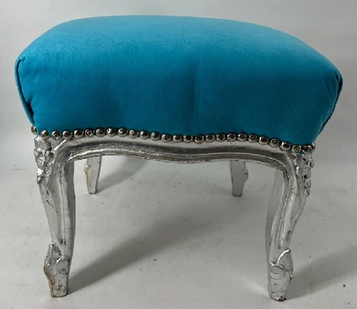 Casa Padrino reposapi¨¦s barroco azul claro / plata - Taburete de estilo antiguo hecho a mano con terciopelo fino - Muebles de sala de estilo barroco - Muebles barrocos