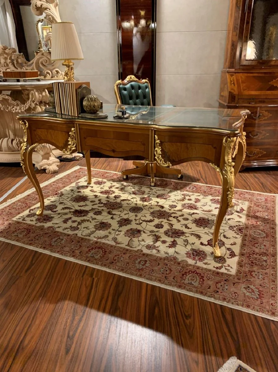 Casa Padrino escritorio barroco de lujo marr¨®n / oro 156 x 88 x A. 80 cm - Magn¨ªfica mesa de oficina de madera maciza hecha a mano con tapa de vidrio - Mobiliario de oficina - Calidad de Lujo