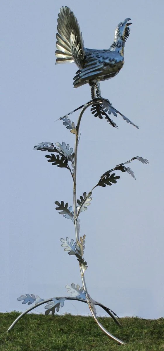 Casa Padrino escultura de decoración de jardín gallo en rama plata 87 x 70 x A. 160 cm - Figura de Jardín de Acero Inoxidable Hecha a Mano - Decoración de Jardín