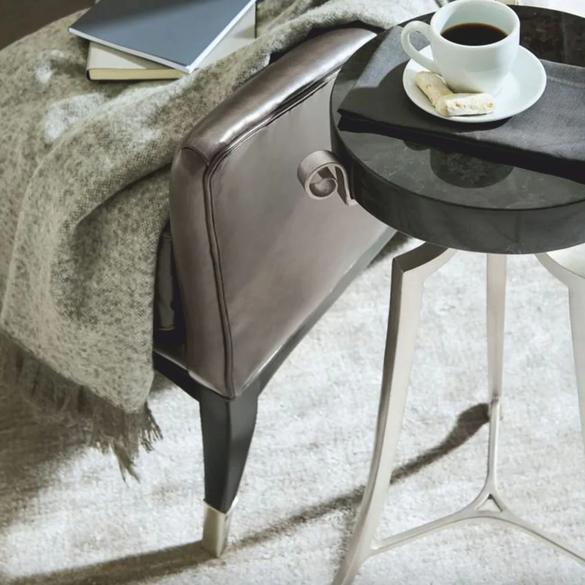 Casa Padrino sill¨®n orejero Art Deco de lujo en piel marr¨®n / negro / plata Al. 102 cm