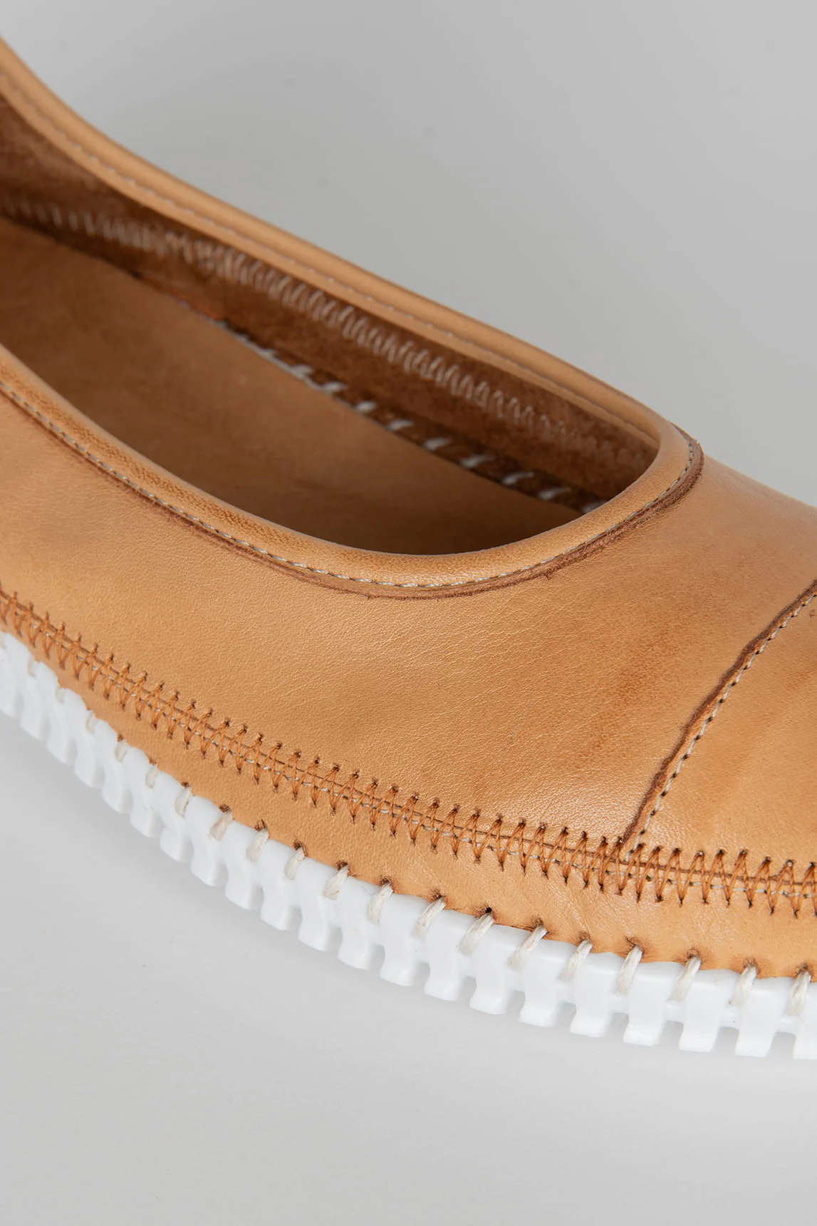 Rivera-spain Bailarina Cécile camel