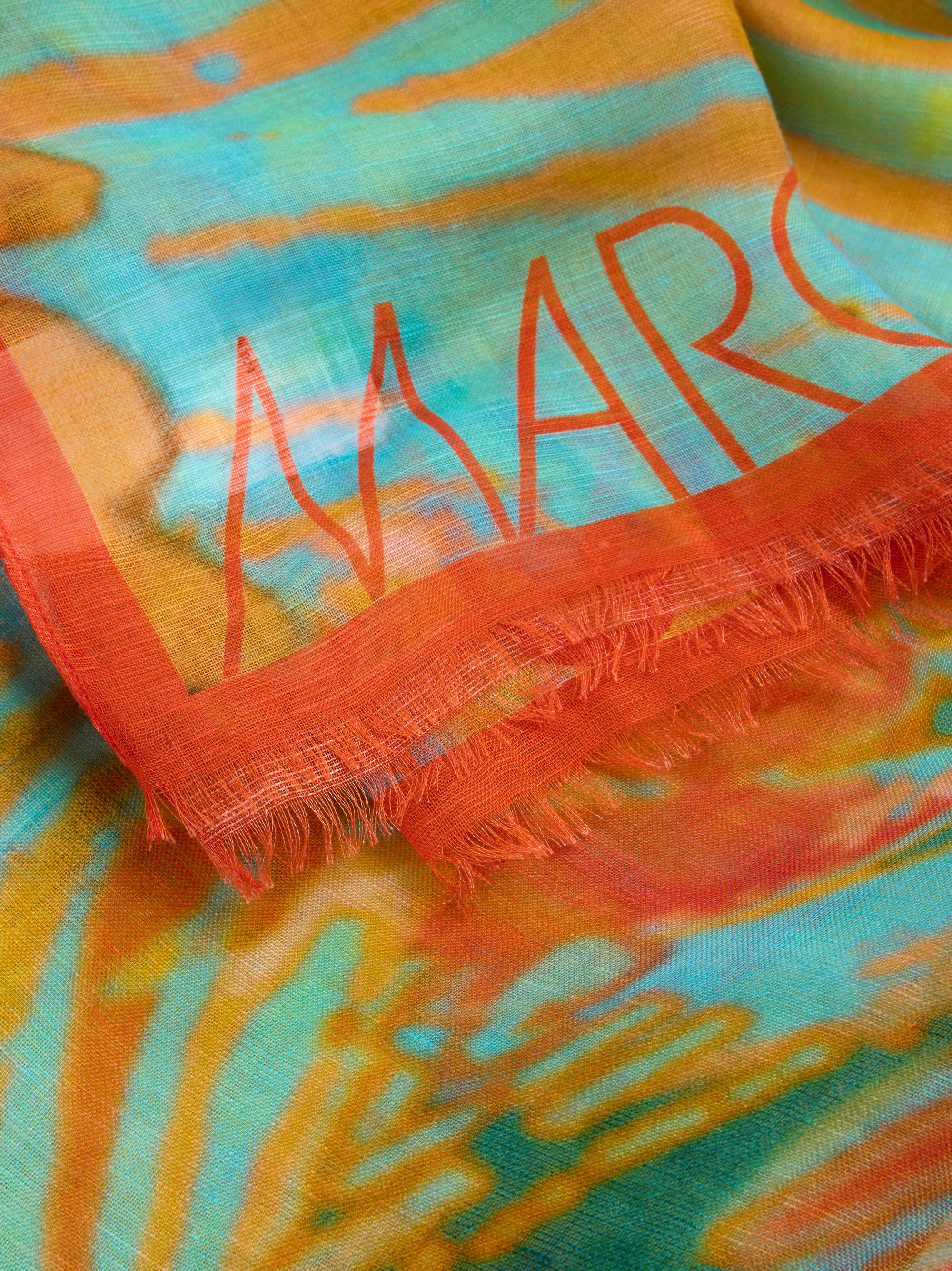 Marc-Cain Delicate woven scarf with linen and silk
