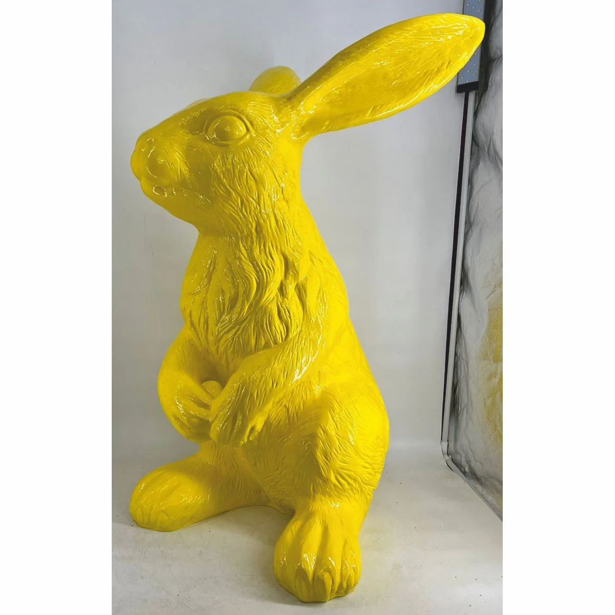 Casa Padrino escultura decorativa XXL conejo amarillo A. 120 cm - Figura de jard¨ªn