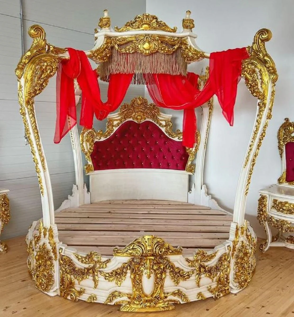 Casa Padrino cama de matrimonio barroco blanco / oro / rojo burdeos - Magnífica cama de madera maciza - Muebles de dormitorio en estilo barroco - Muebles de dormitorio barrocos