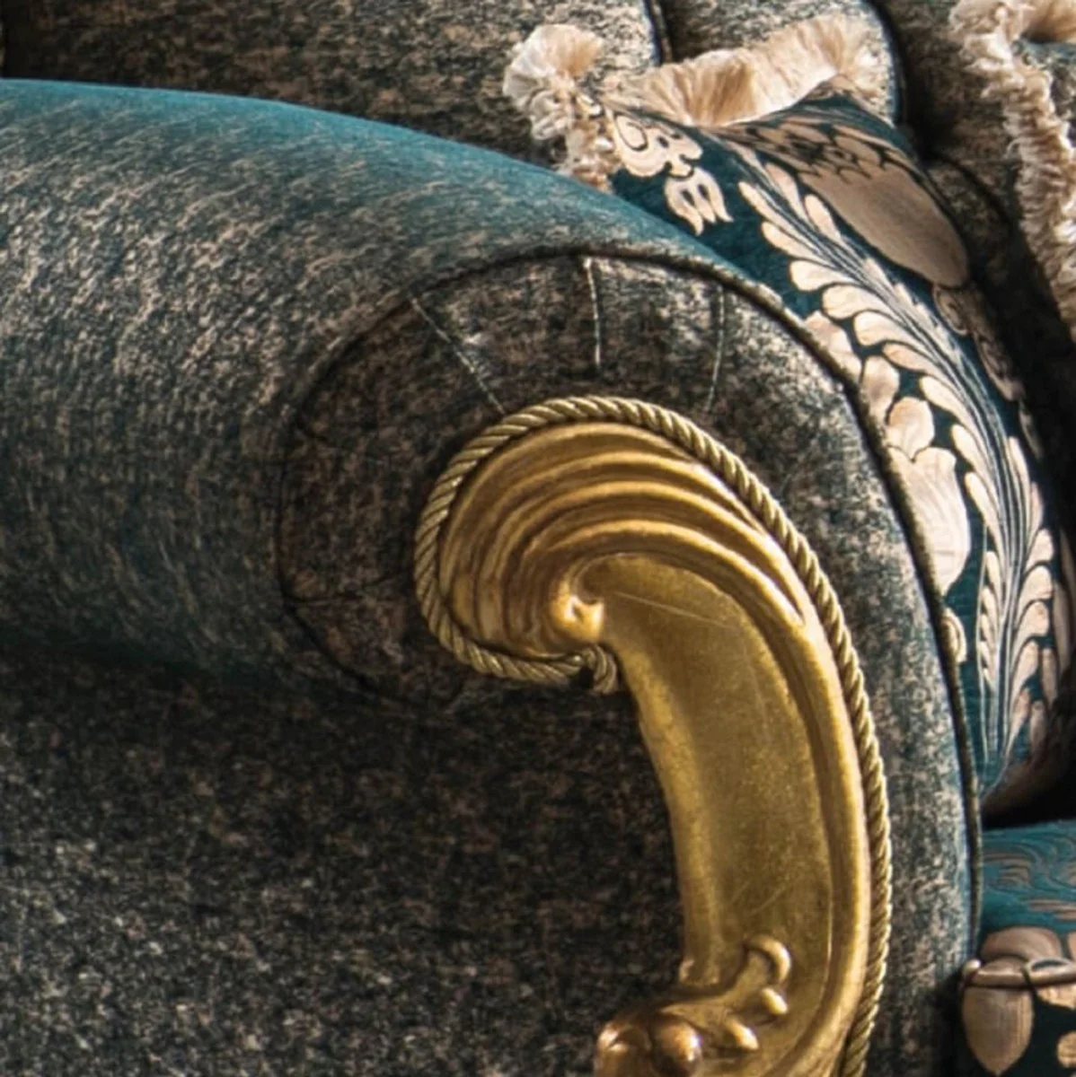 Casa Padrino sof¨¢ barroco de lujo verde / oro 240 x 90 x A. 125 cm - Sof¨¢ de sal¨®n hecho a mano con patr¨®n elegante - Muebles de sal¨®n barrocos - Noble y Magn¨ªfico