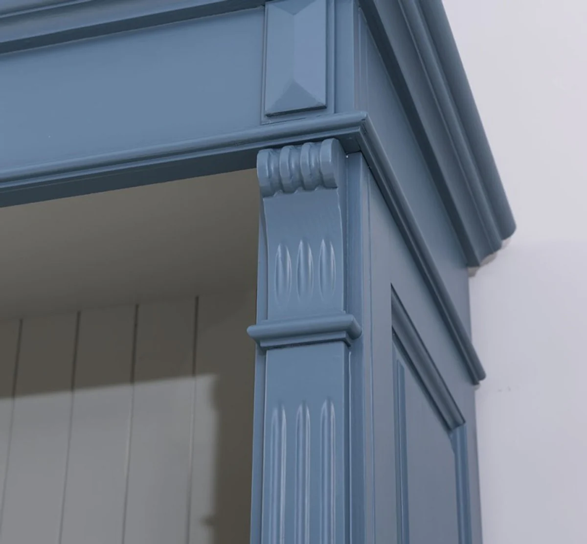 Casa Padrino librer¨ªa estilo casa de campo con escalera acero azul