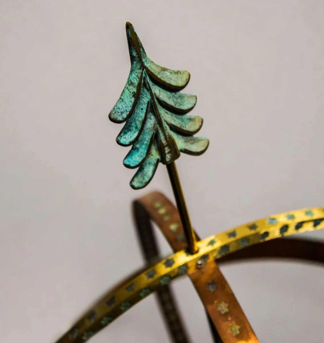 Casa Padrino Reloj de Sol de Art Nouveau Oro / Cobre / Verde Menta Ø 50 x H. 60 cm - Decoración de Jardín de Lujo Hecha a Mano