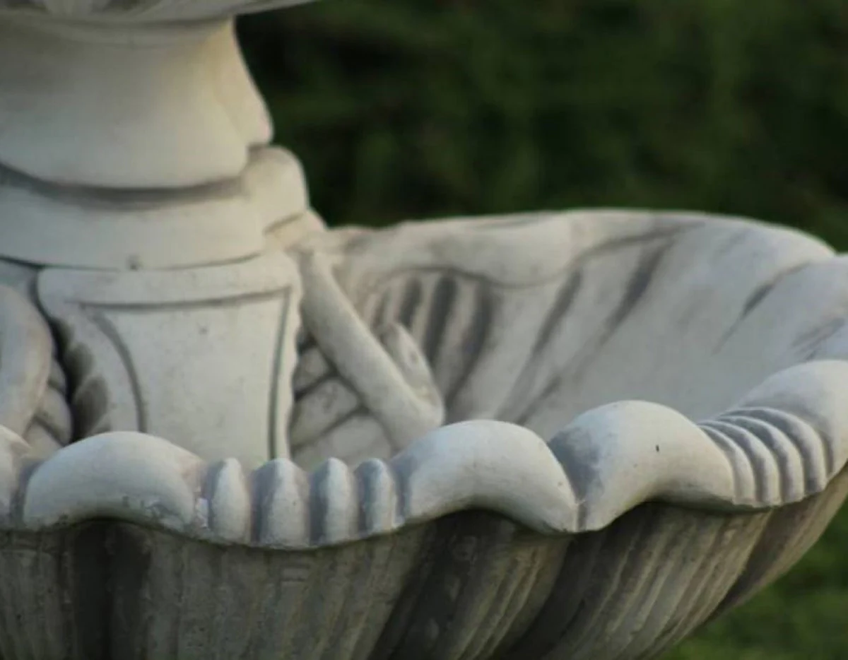 Casa Padrino Fuente de Jardín Art Nouveau Niño con Conchas Gris 43 x 37 x A. 118 cm - Elegante Decoración de Jardín Fuente de Piedra - Accesorios de Decoración de Jardín Barroco y Art Nouveau