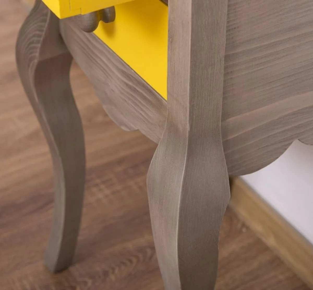 Casa Padrino mesa auxiliar de estilo campestre gris claro / amarillo 40 x 34 x A. 70 cm - Mesita de noche de madera maciza - C¨®moda de dormitorio peque?a con 2 cajones - Muebles de estilo campestre