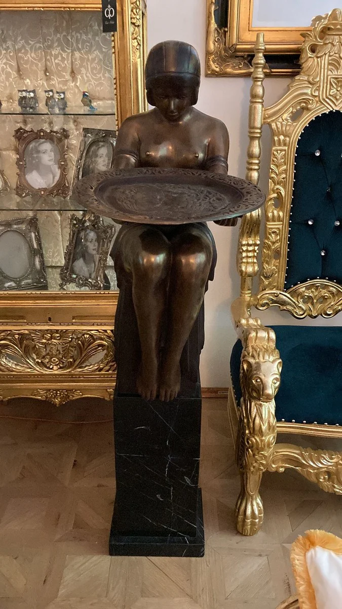 Casa Padrino escultura decorativa de bronce de lujo mujer con plato bronce / negro 43 x 63 x A. 145 cm - Figura decorativa con base de mármol - Decoración de Salón - Decoración de Oficina