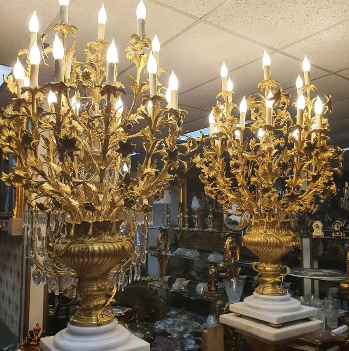 Casa Padrino conjunto de ara?a de mesa barroco con columnas negro / blanco / oro - Magn¨ªficas columnas decorativas de estilo barroco con ara?a - Accesorios decorativos barrocos - Muebles barrocos