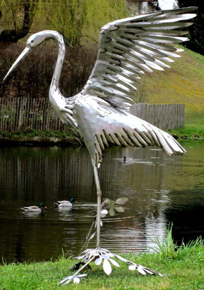 Casa Padrino escultura de decoración de jardín garza pájaro plata 70 x 105 x A. 110 cm - Figura de decoración de jardín elegante - Figura de jardín resistente a la intemperie