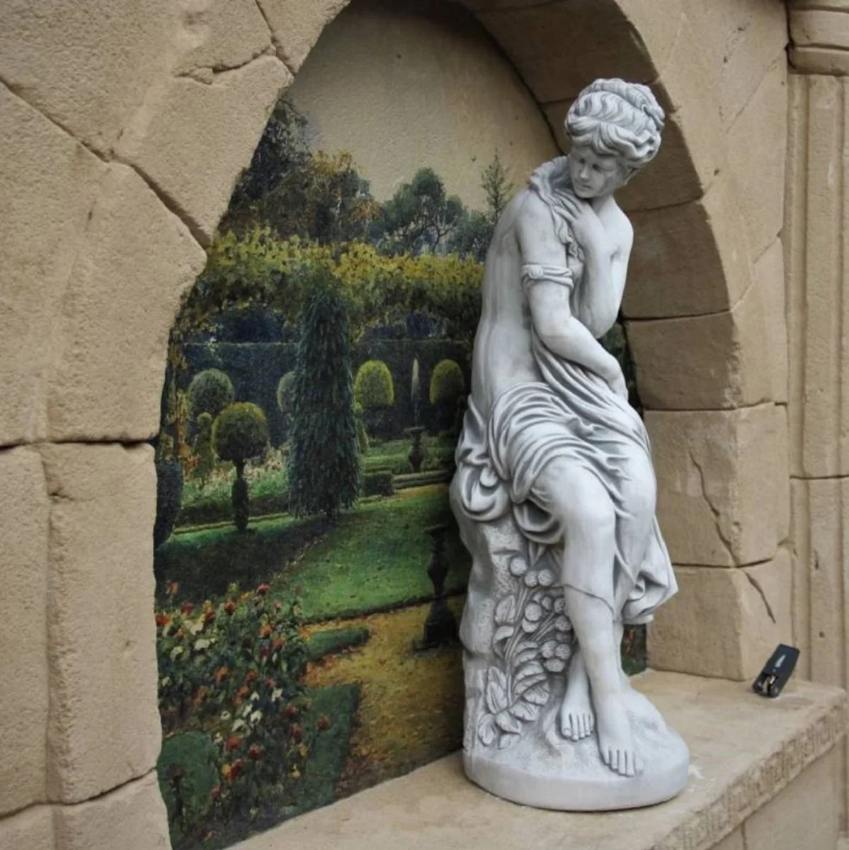 Casa Padrino Escultura de Decoración de Jardín Art Nouveau Mujer Gris A. 131 cm - Elegante Decoración de Jardín Figura - Accesorios de Decoración de Jardín Barrocos y Art Nouveau