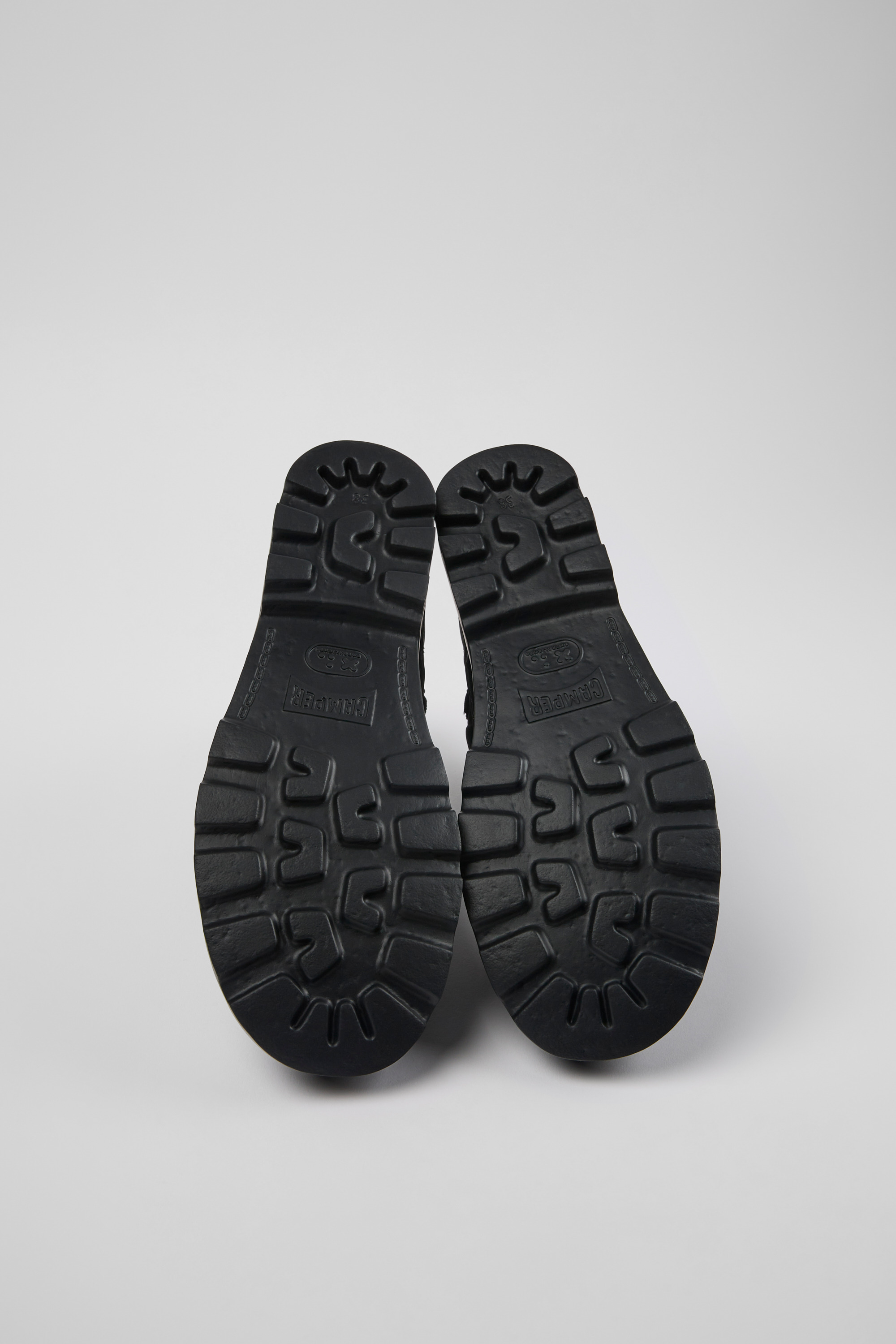 Brutus PrimaLoft - Black lace-up boots for women