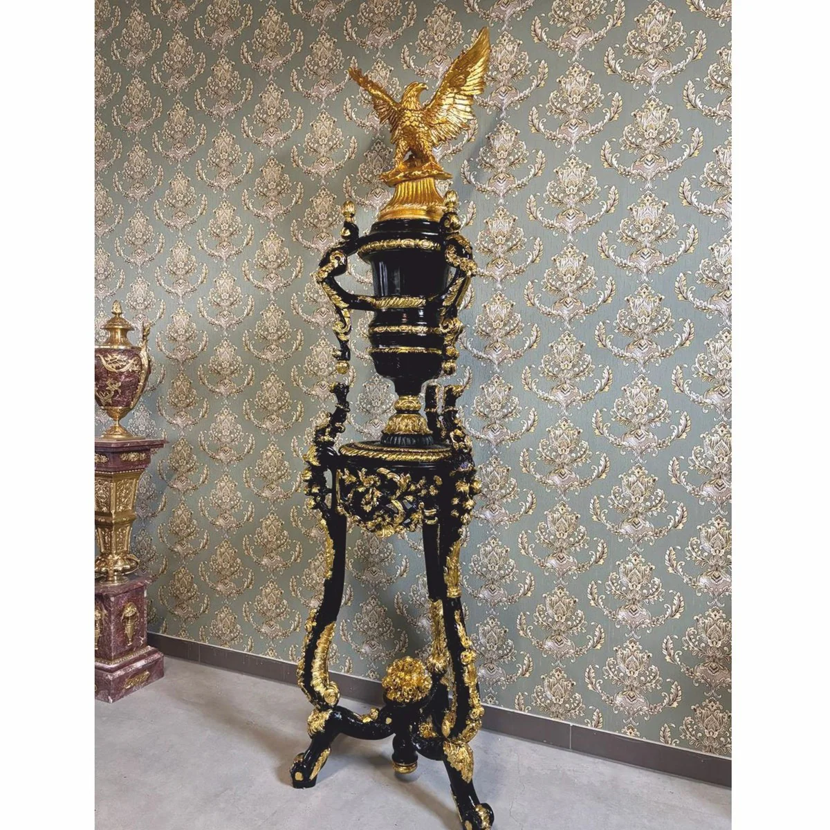 Casa Padrino columna barroco con jarrón y águila negro / oro A. 260 cm - Muebles barrocos