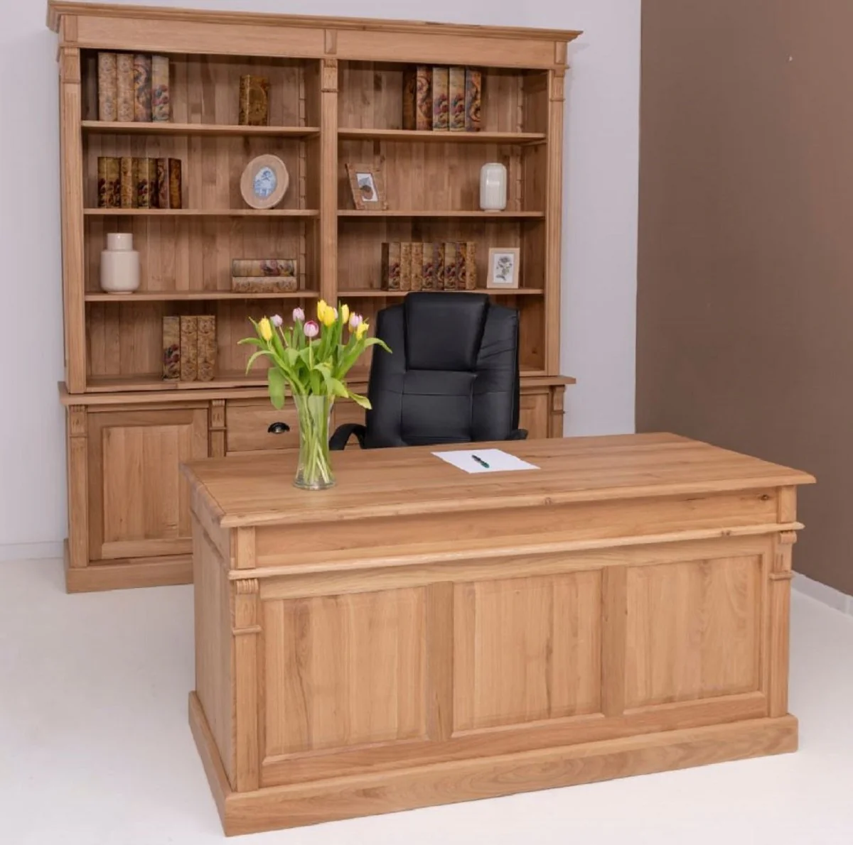 Casa Padrino conjunto de muebles de oficina de estilo campestre natural - 1 Escritorio de Estilo Campestre y 1 Armario Estante de Estilo Campestre - Muebles de estilo campestre de madera maciza