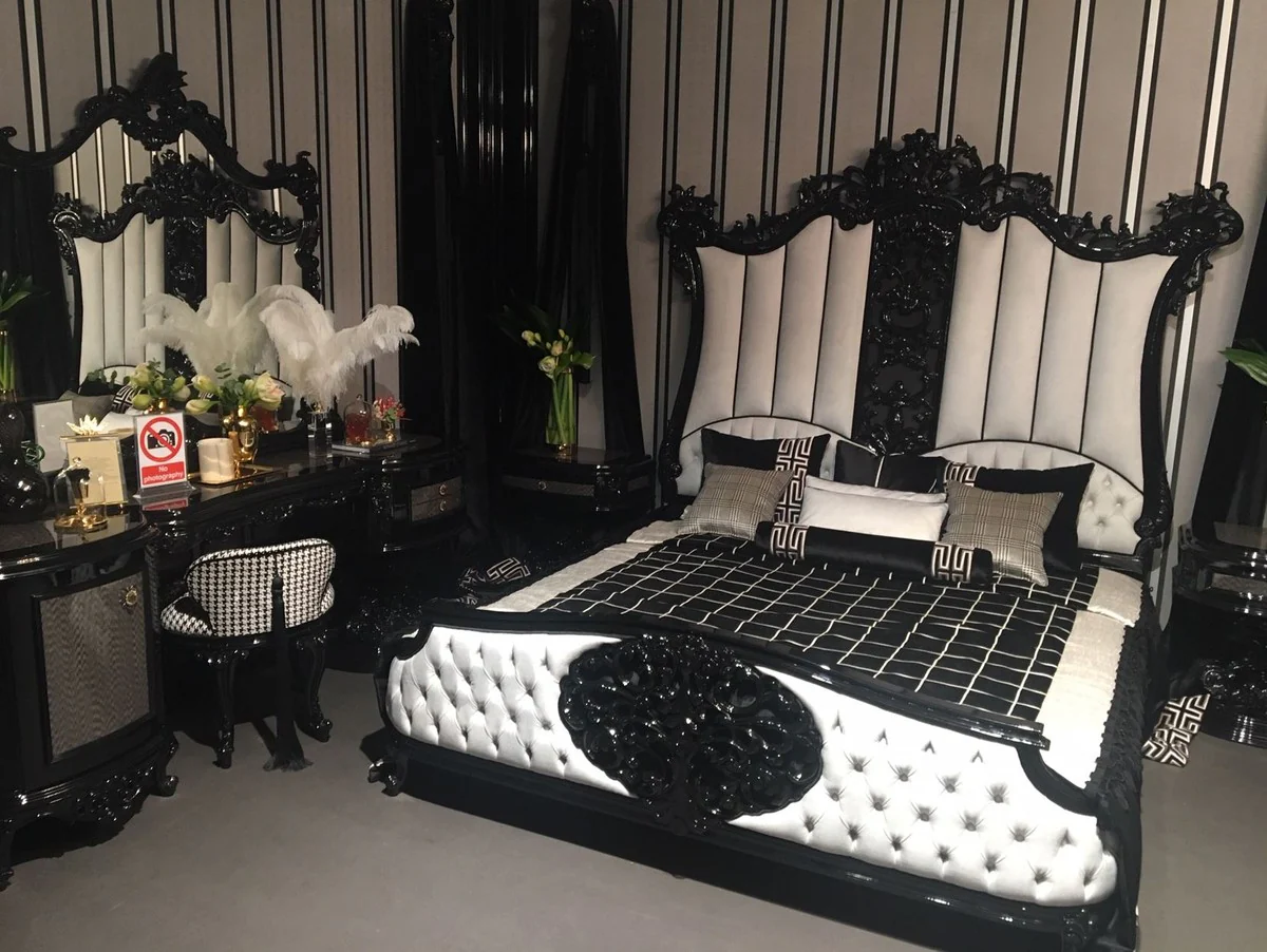 Casa Padrino conjunto de dormitorio barroco de lujo blanco / negro / gris - 1 Cama Doble con Cabecera y 2 Mesitas de Noche - Muebles de dormitorio de alta calidad en estilo barroco