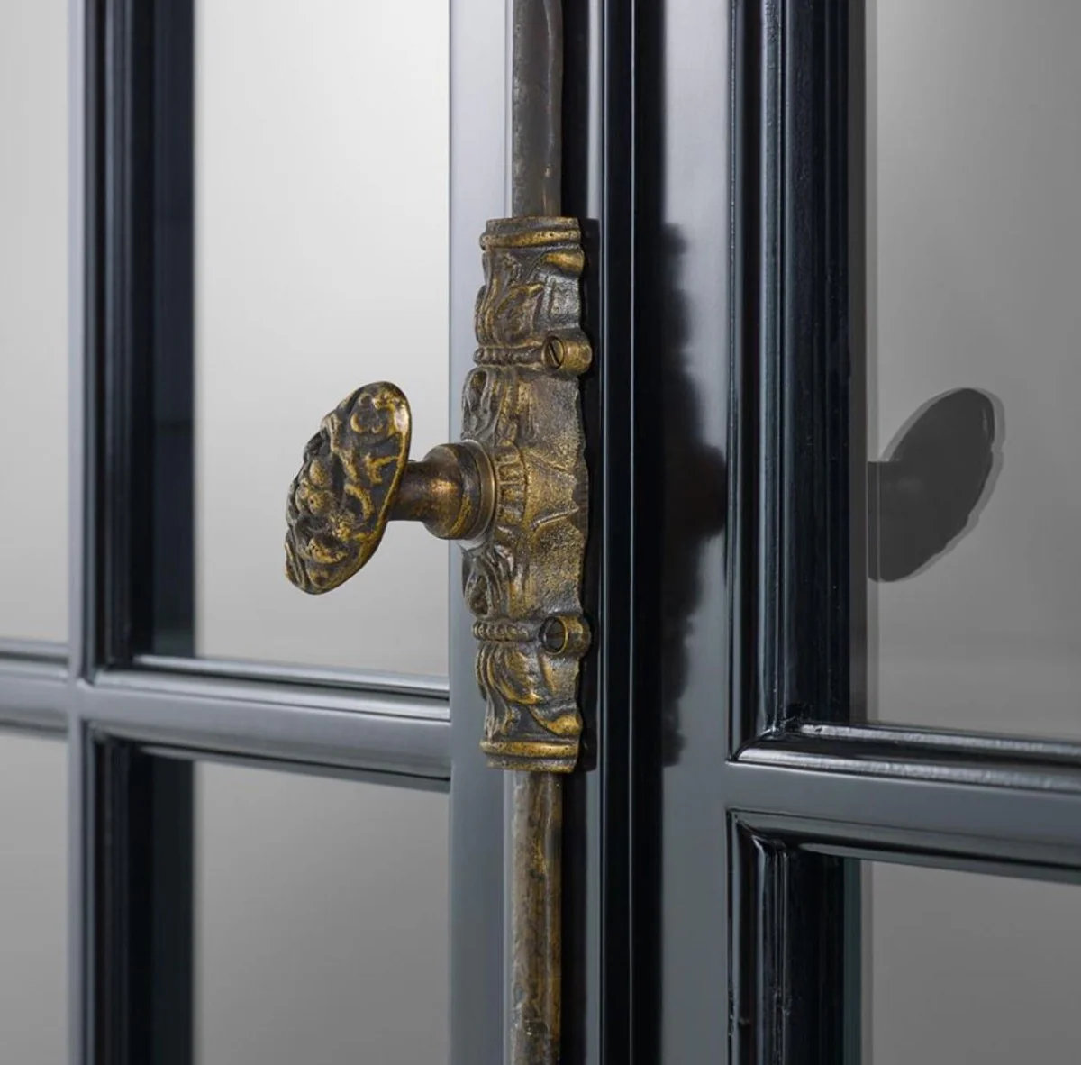 Casa Padrino Gabinete de Sala de Lujo Negro 141 x 48 x H. 233 cm - Edición Limitada