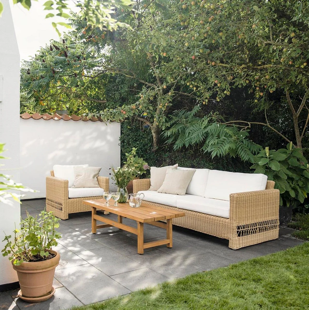 Casa Padrino sofá de jardín de lujo con cojínes natural / blanco 200 x 86 x A. 71 cm - Sofá de jardín y terraza resistente a la intemperie - Muebles de Jardín y Terraza