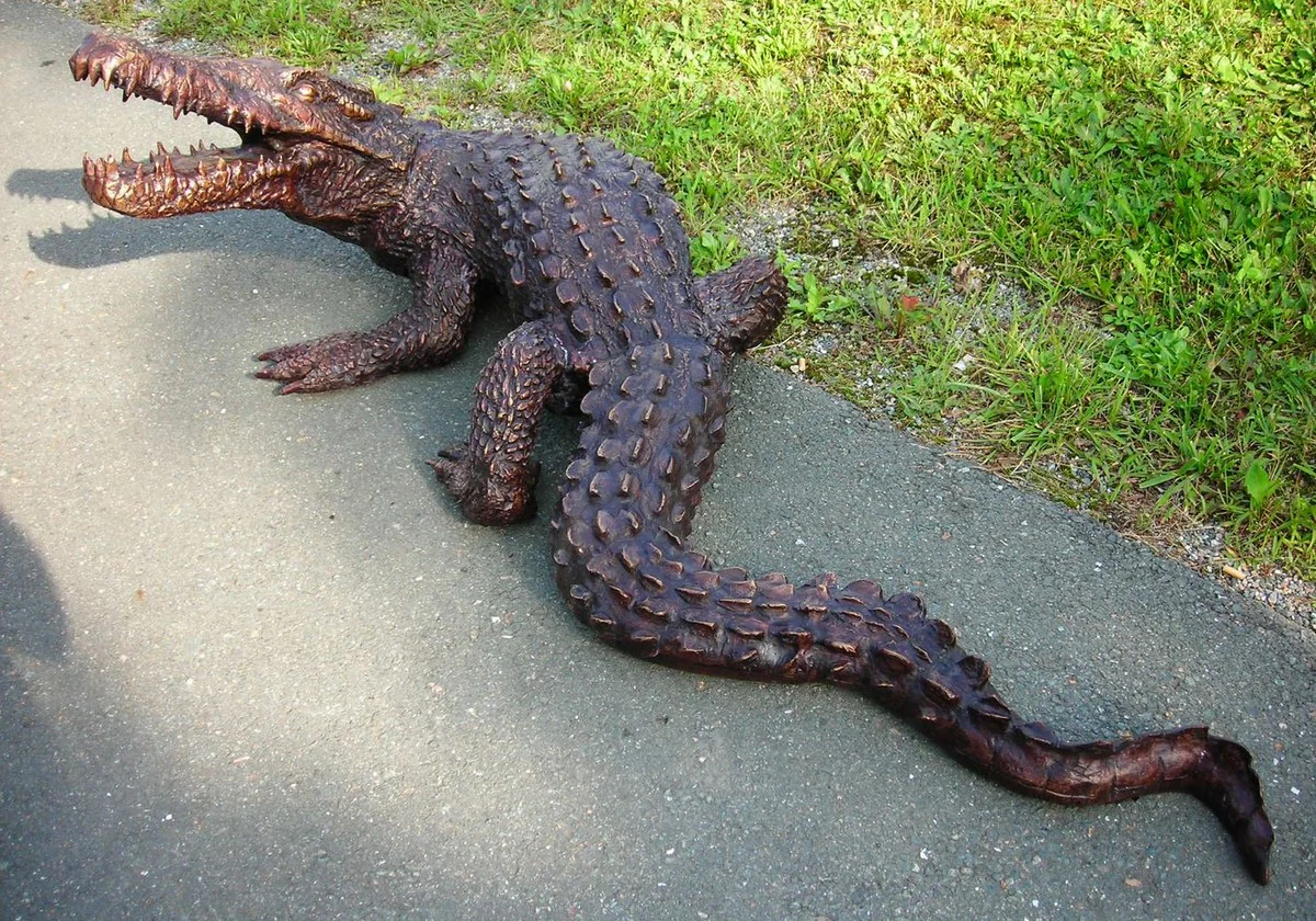 Casa Padrino escultura decorativa de bronce XXL de lujo cocodrilo 170 x 80 x A. 60 cm - Figura de bronce de tama?o natural - Figura de animal de bronce - Escultura de jard¨ªn XXL