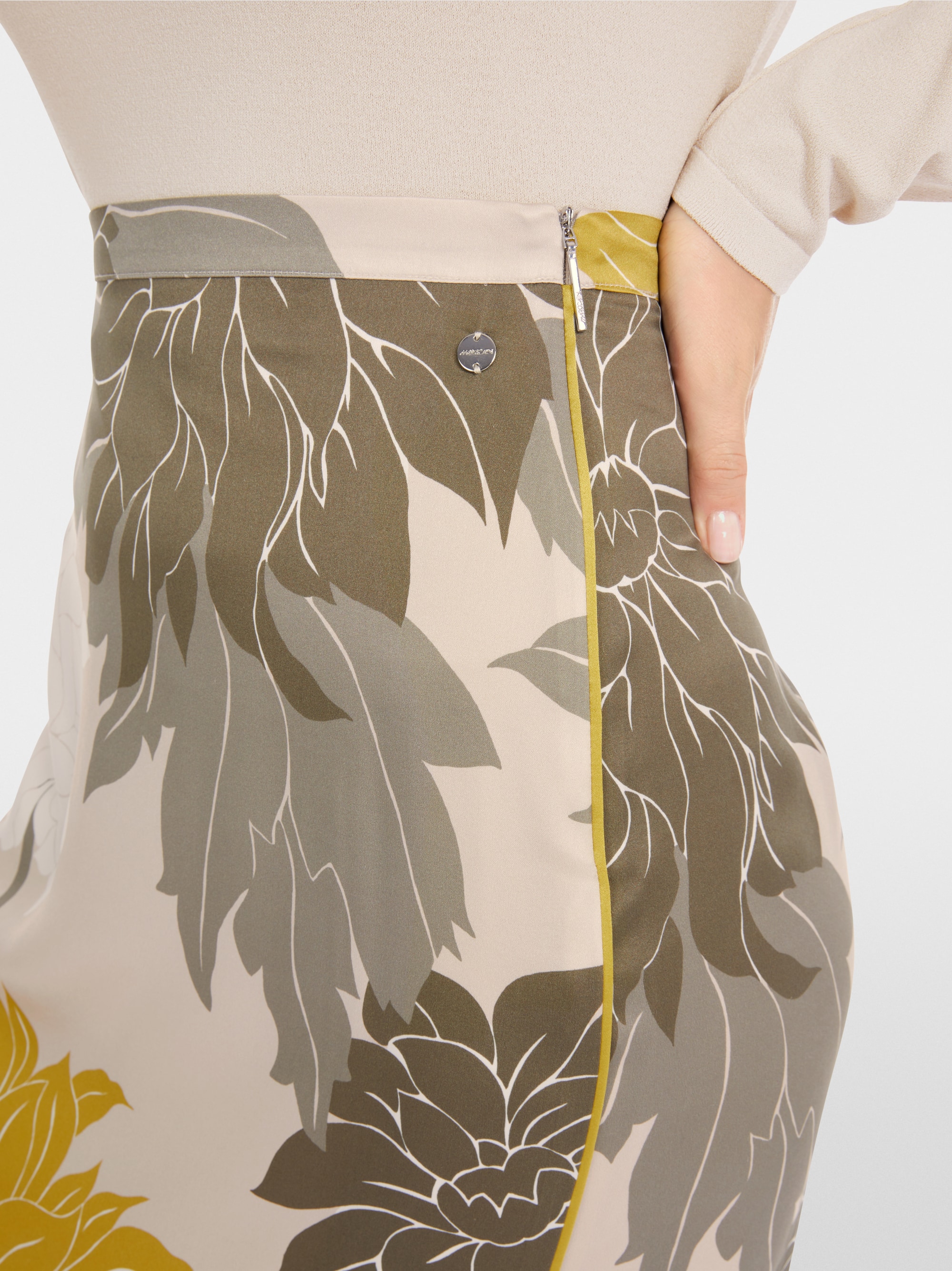 Marc-Cain Elegantly shiny silk skirt