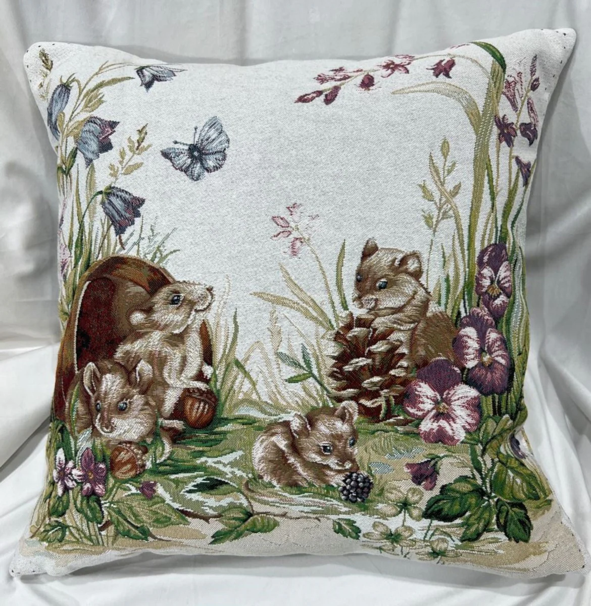Casa Padrino cojín decorativo de lujo ardillas blanco / multicolor 45 x 45 cm - Almohada estampado con tejido tapiz fino - Accesorios decorativos de lujo