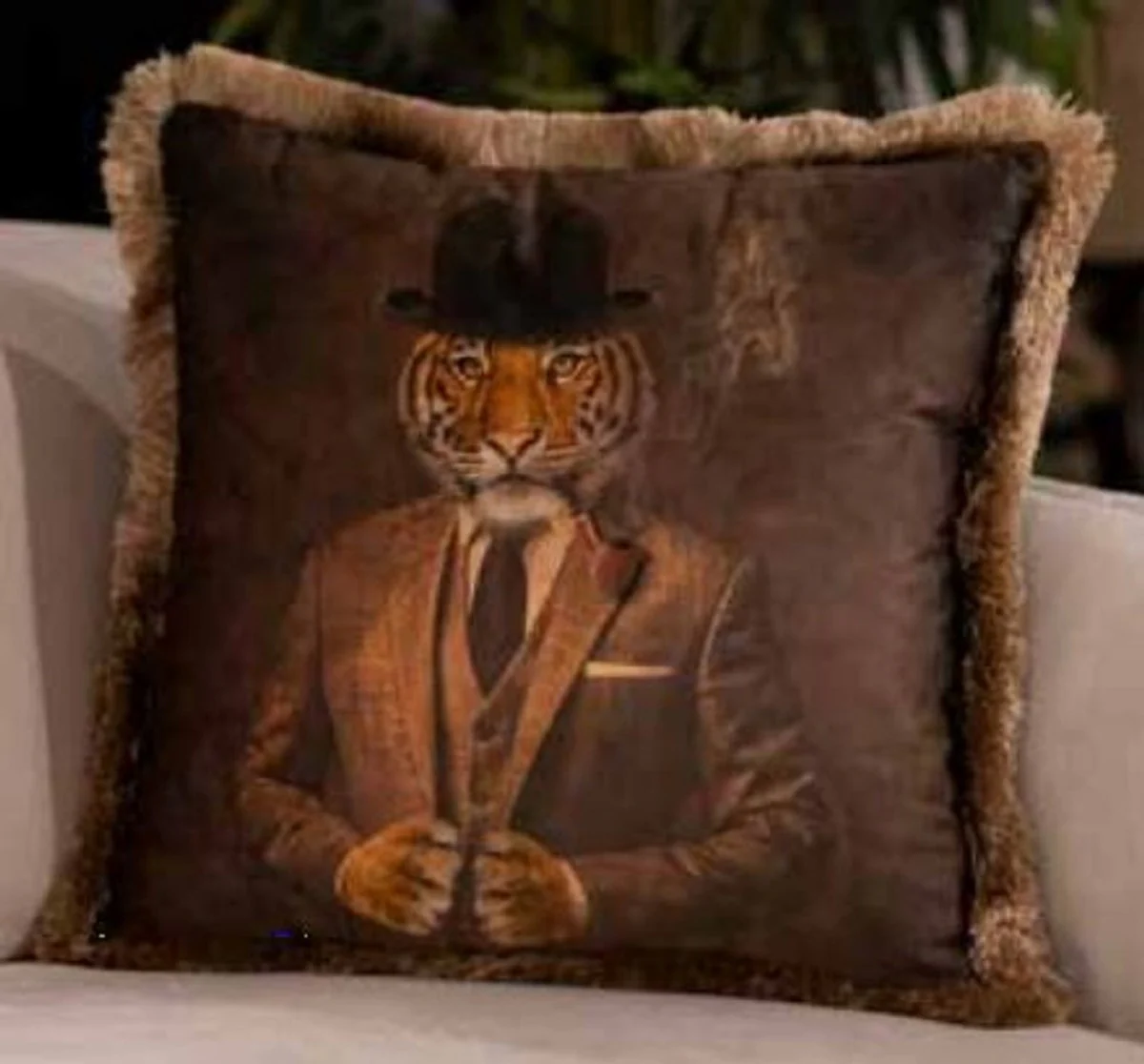 Casa Padrino almohada decorativa de lujo caballero tigre marrón / multicolor 45 x 45 cm - Almohada de terciopelo estampada con flecos - Calidad de Lujo
