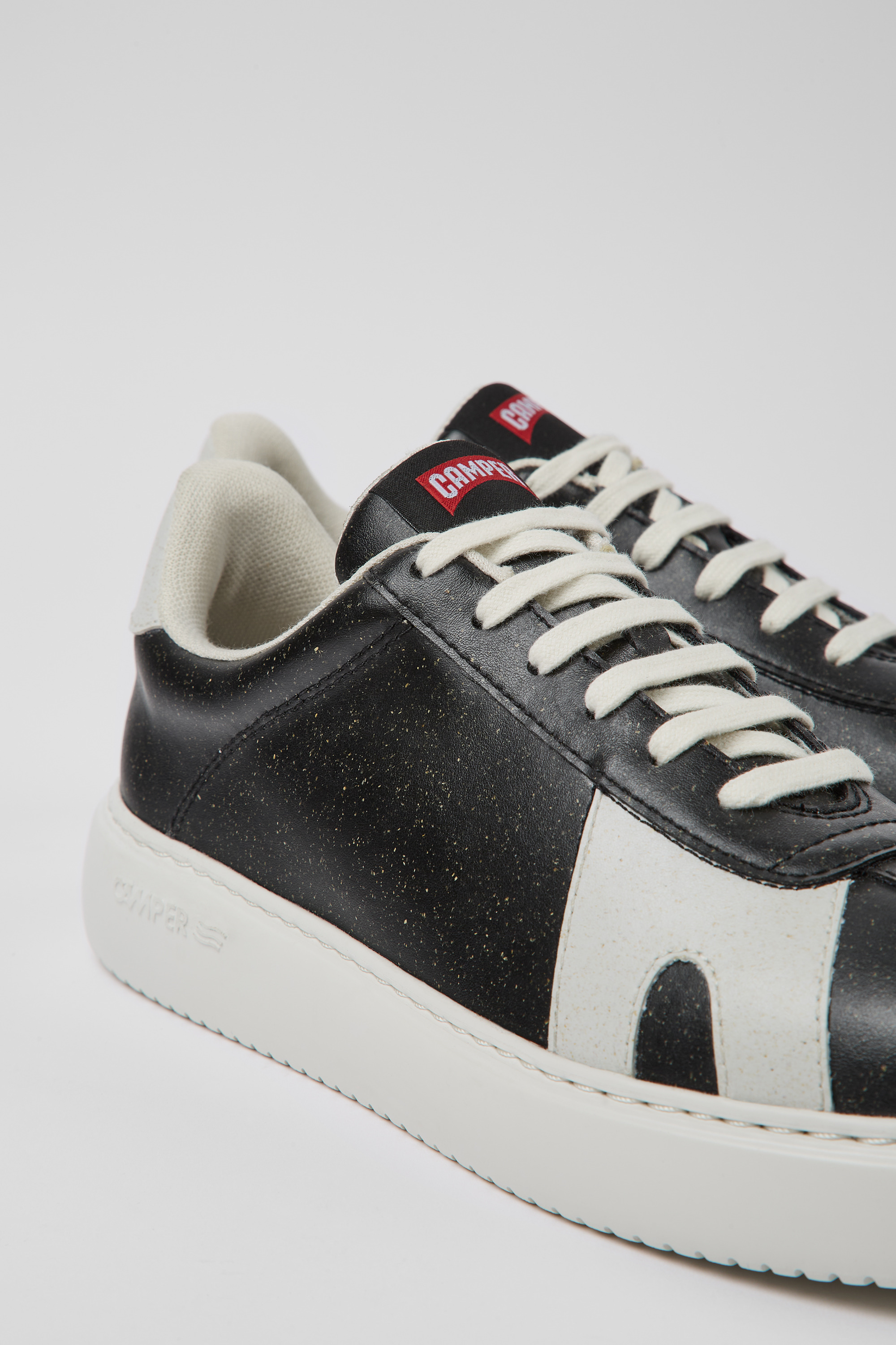 Runner K21 MIRUM - Black and white sneakers for men