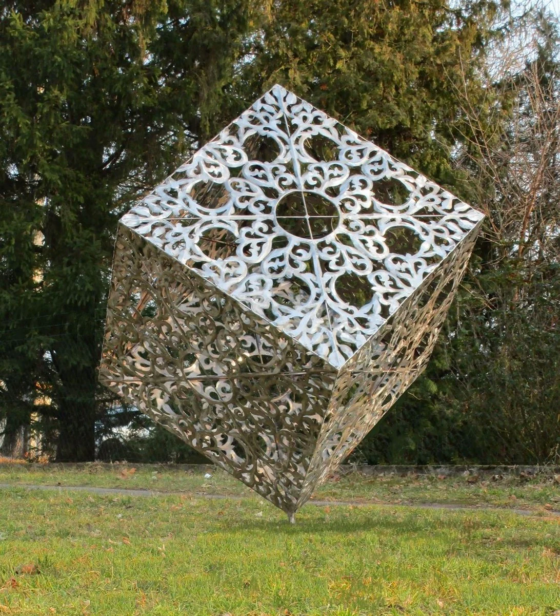 Casa Padrino escultura de jardín de acero inoxidable de lujo cubo plata 150 x 130 x A. 170 cm - Decoración de jardín hecha a mano resistente a la intemperie - Colección de Lujo