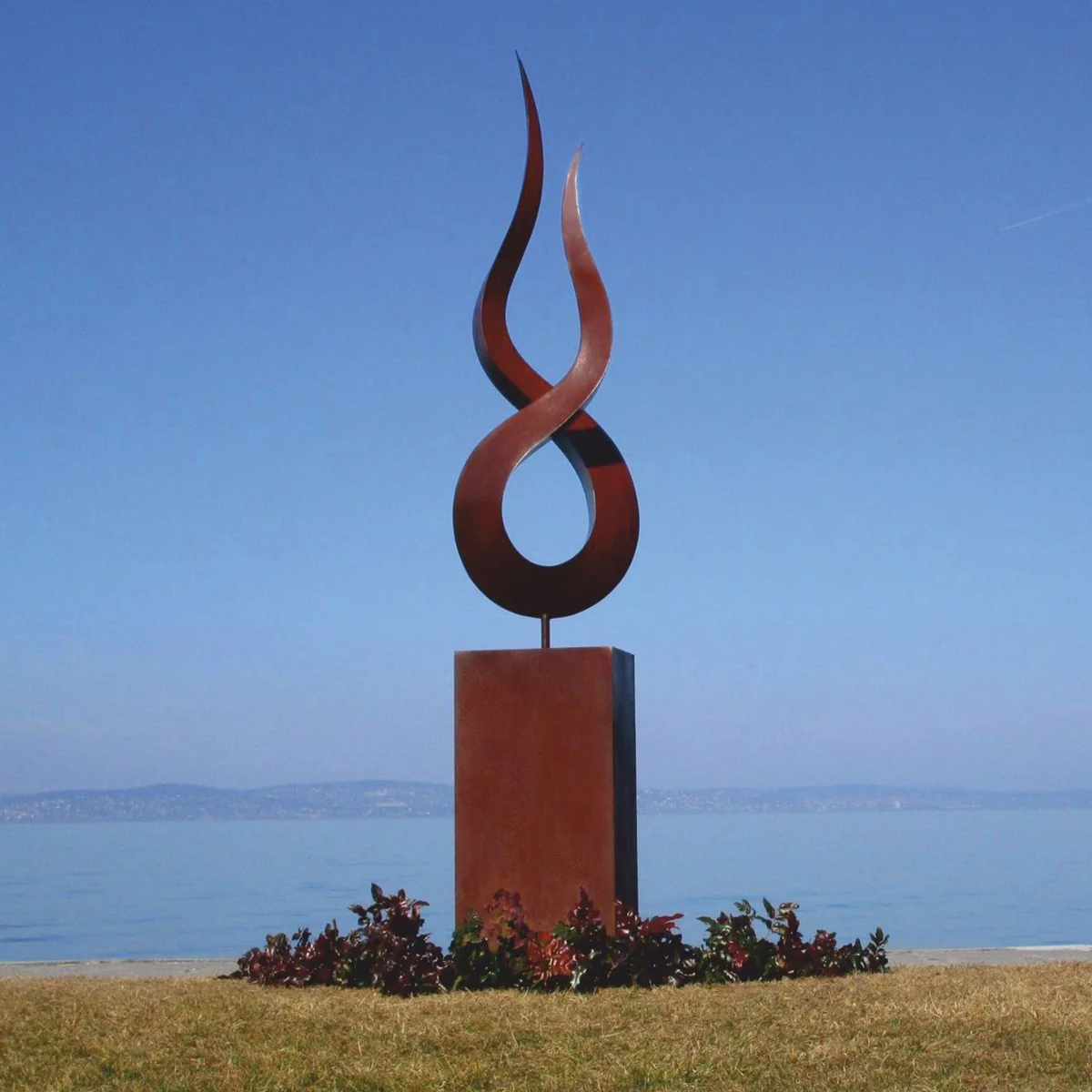 Casa Padrino escultura decorativa de jard¨ªn de acero de lujo llama sobre columna ¨®xido A. 301 cm