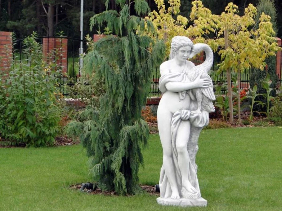 Casa Padrino Escultura de Decoración de Jardín Art Nouveau Mujer con Cisne Blanco / Gris 41 x 39 x A. 160 cm - Elegante Decoración de Jardín Figura - Decoración de Jardín Barrocos y Art Nouveau