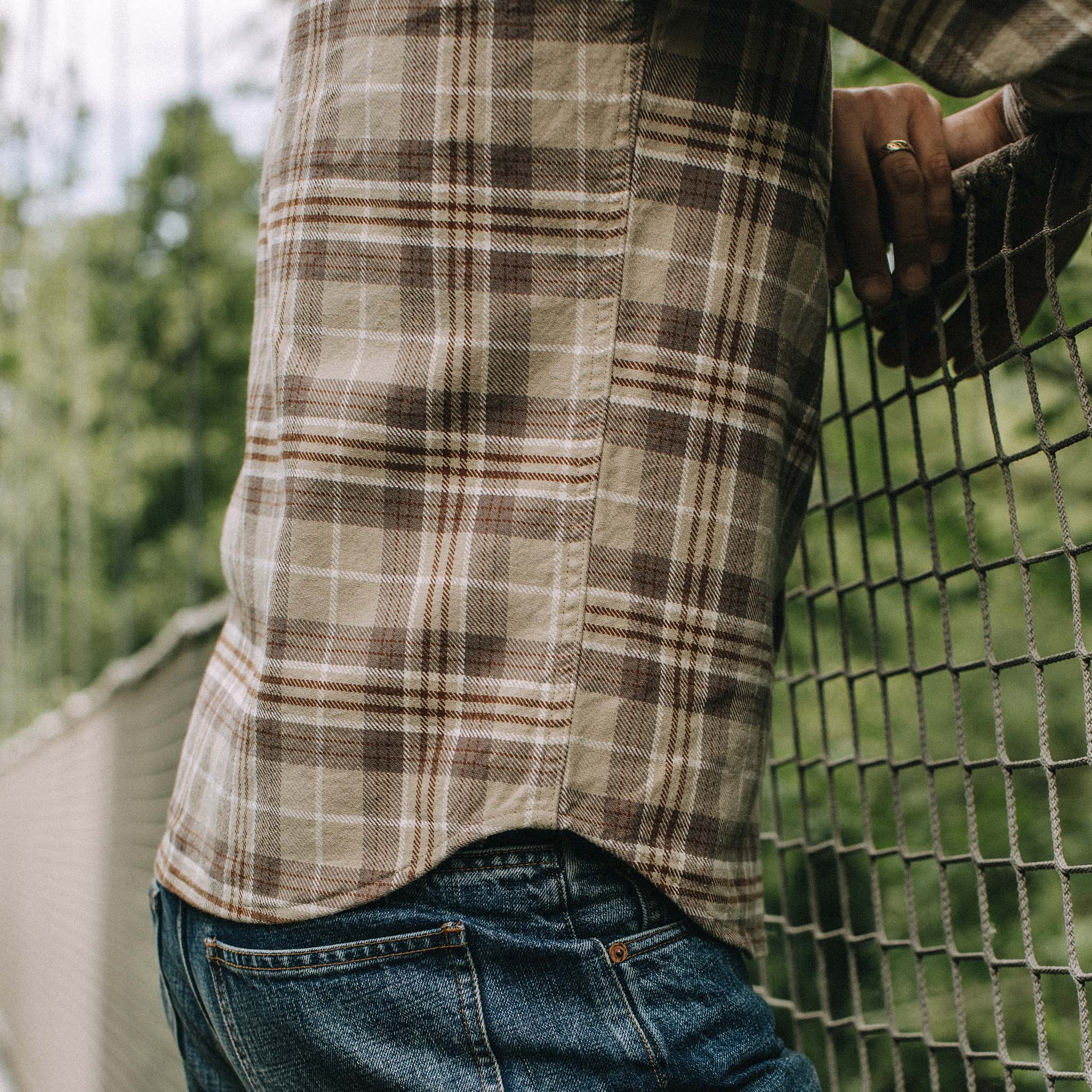 The Ledge Shirt in Fossil Plaid