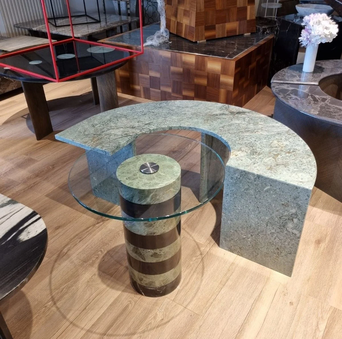 Casa Padrino mesa auxiliar de lujo negro / gris ? 48 x A. 50 cm - Mesa redonda de m¨¢rmol con tapa de vidrio - Muebles de sal¨®n - Muebles de lujo - Muebles de m¨¢rmol - Interior de lujo