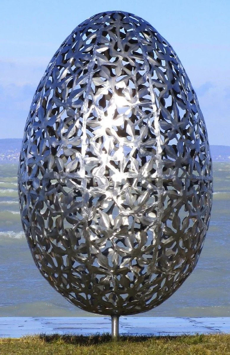 Casa Padrino escultura de jardín de acero inoxidable de lujo huevo plata Ø 75 x A. 130 cm - Decoración de jardín hecha a mano resistente a la intemperie - Colección de Lujo