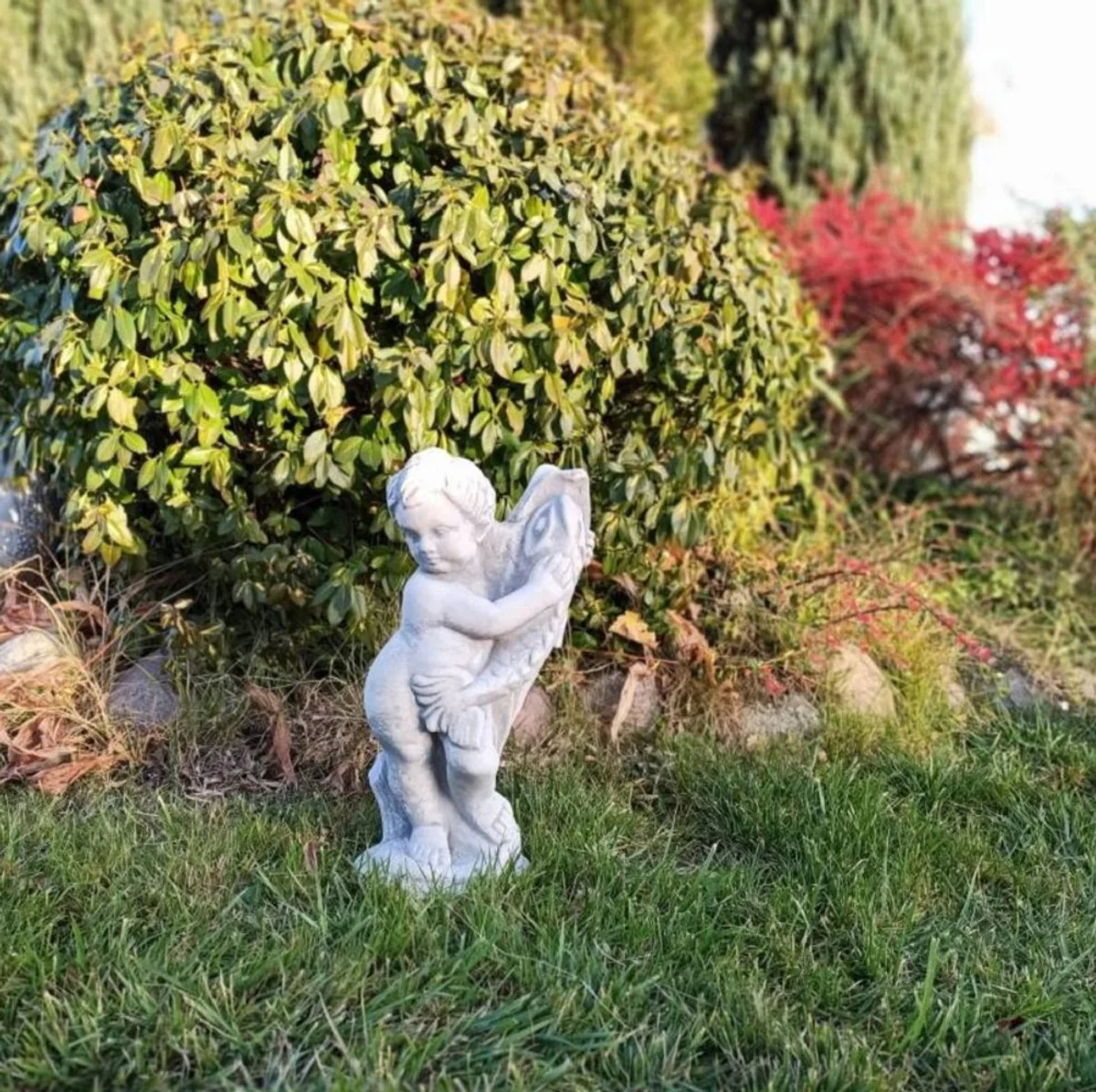 Casa Padrino escultura de gárgola Art Nouveau niño con pez gris A. 48 cm - Elegante figura de piedra de gárgola - Accesorios de Decoración de Jardín Barroco y Art Nouveau