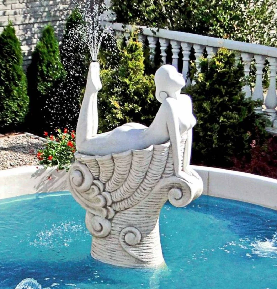 Casa Padrino fuente Art Nouveau mujer sobre concha blanco / gris Ø 500 x A. 192 cm - Magnífica fuente de jardín con escultura de gárgola y borde - Fuente de Decoración de Jardín Art Nouveau