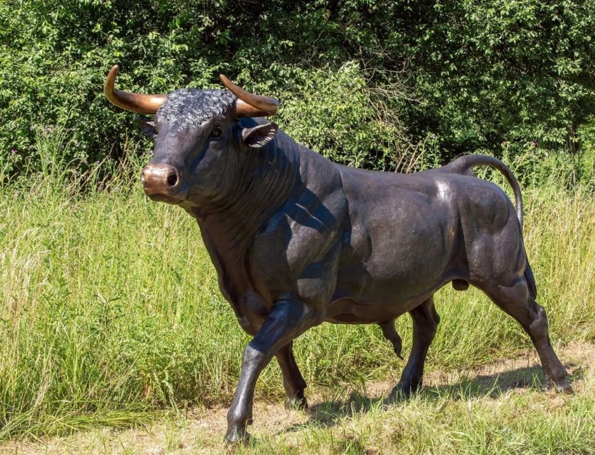 Casa Padrino escultura decorativa de bronce de lujo toro 295 x 86 x A. 160 cm - Enorme escultura de bronce - Figura animal tamaño natural - Figura de toro de bronce XXL - Escultura de jardín XXL