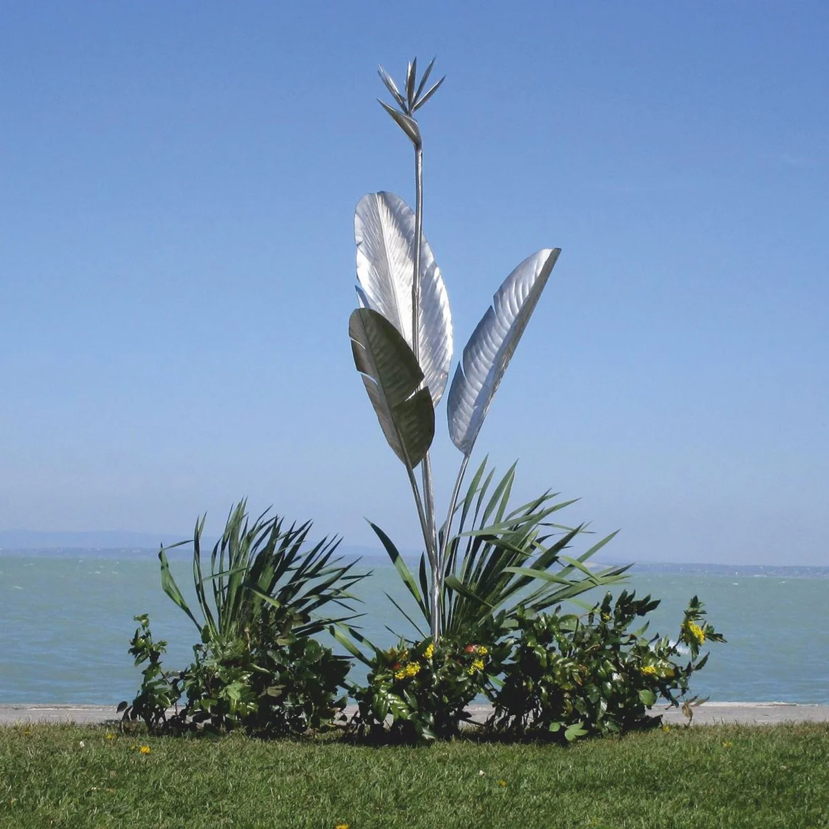 Casa Padrino escultura decorativa de jard¨ªn de acero inoxidable de lujo planta plata A. 205 cm
