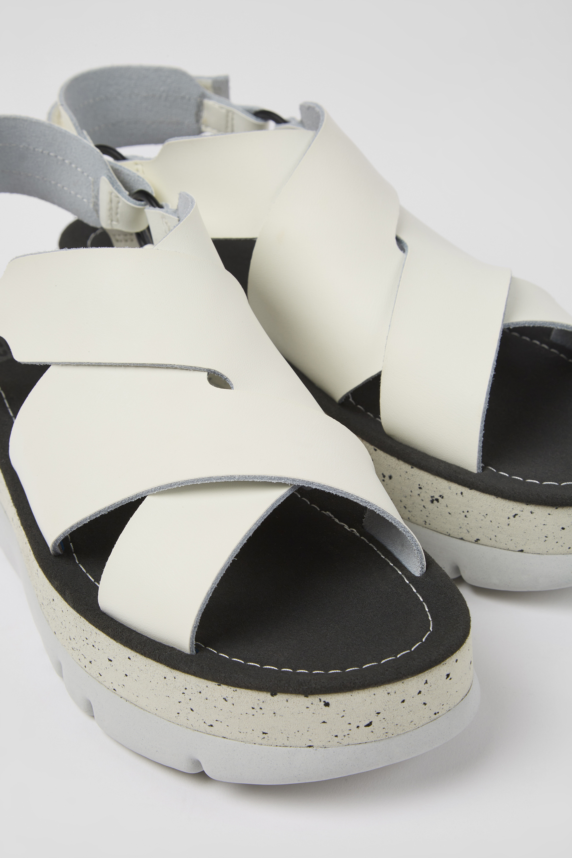 Oruga Up - White leather sandals for women