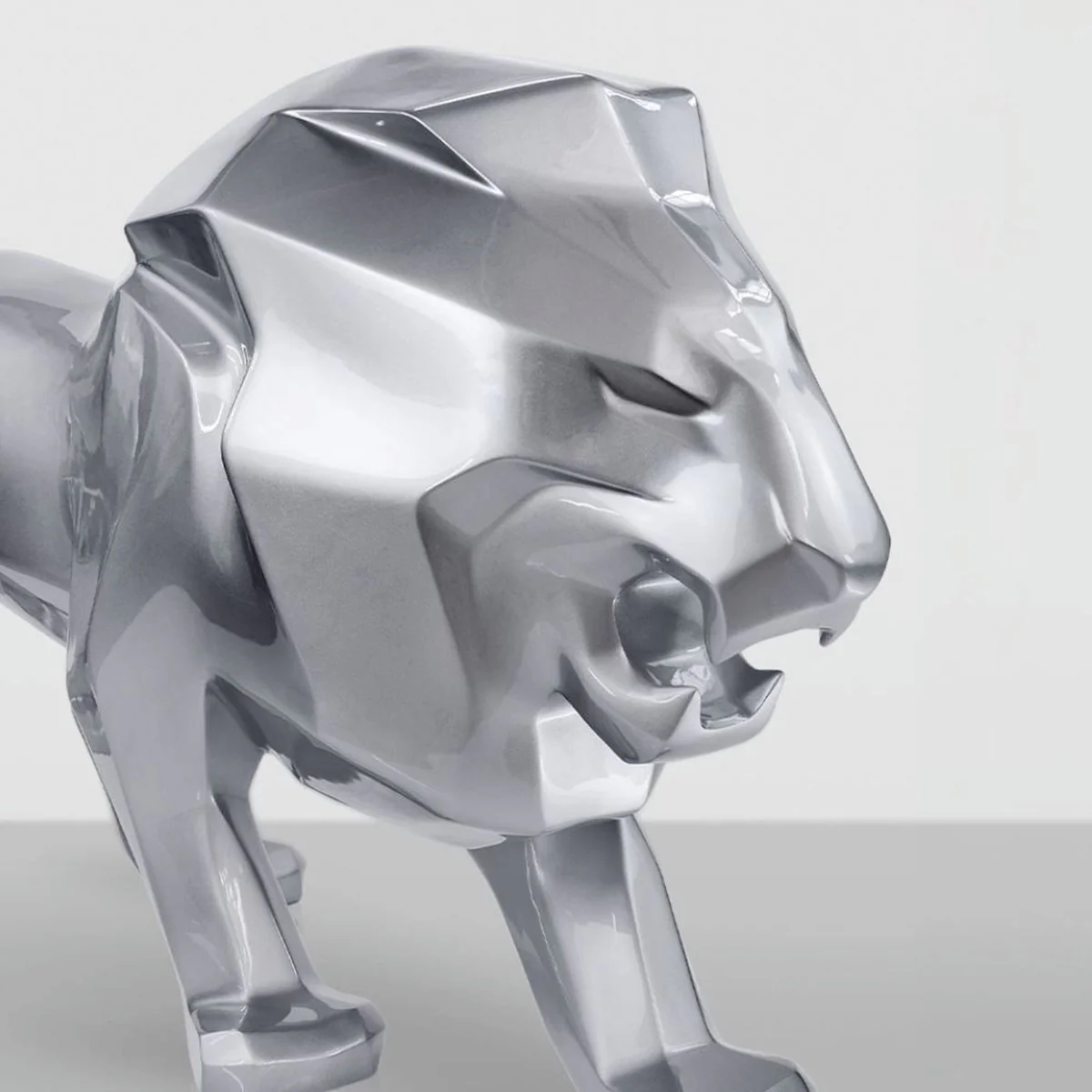 Casa Padrino escultura decorativa XXL le¨®n plata 290 cm - Figura animal abstracta